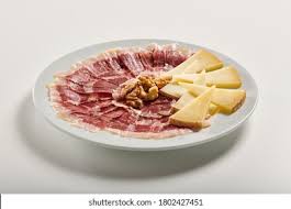 plato de jamón con queso